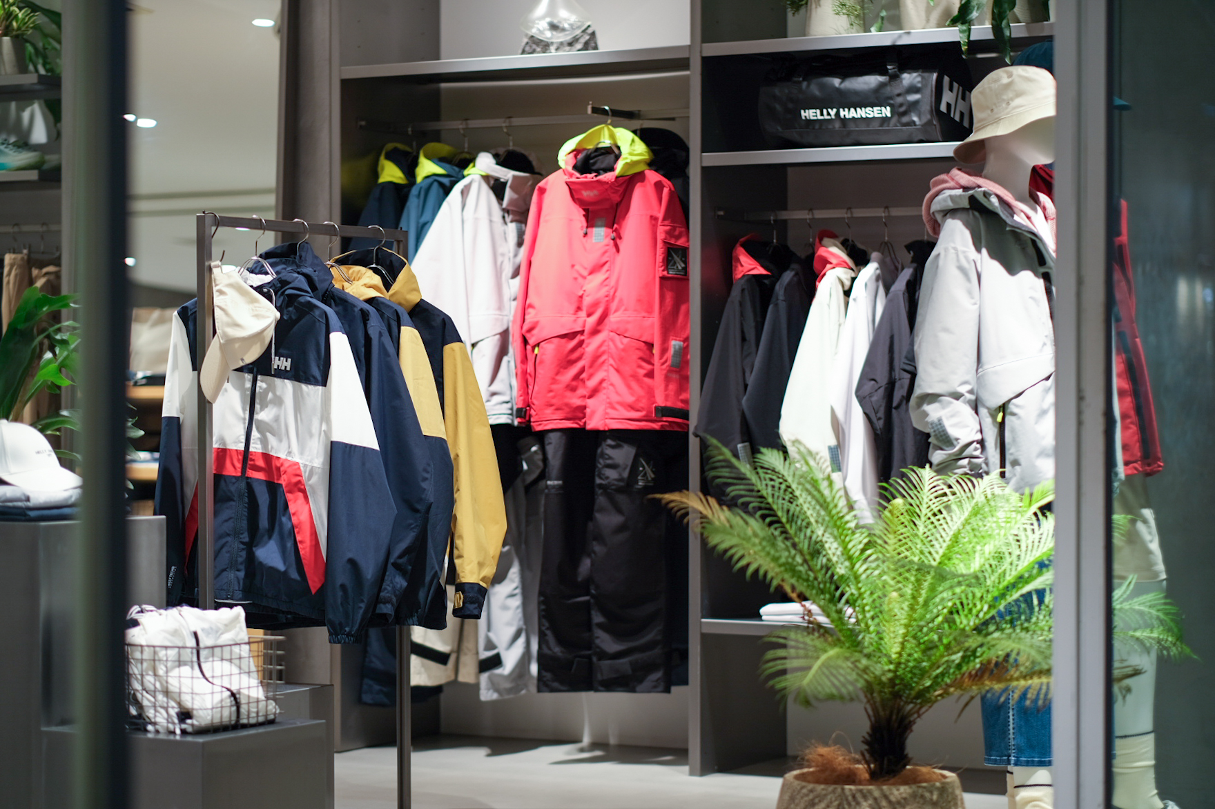 Images HELLY HANSEN (ヘリーハンセン) 原宿