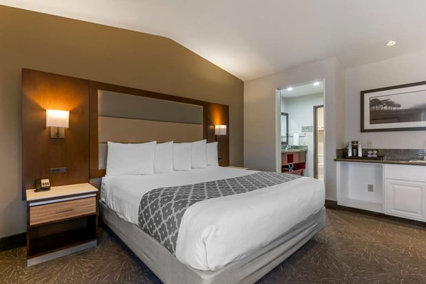 Images Best Western Plus Forest Park Inn