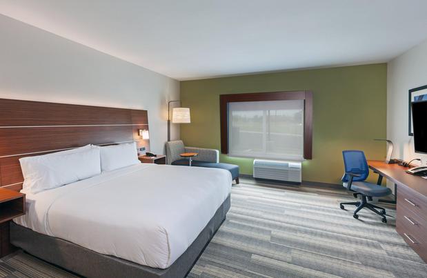 Images Holiday Inn Express & Suites Tulsa South - Woodland Hills by IHG