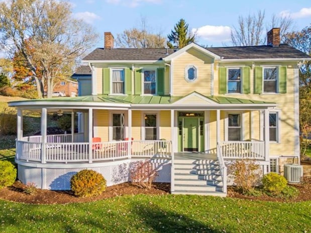 Images Ed Noschese and Kim Rostron Team - The Best Agents Ever, LLC