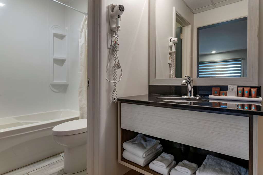 Guest Bathroom Dannys Suites, SureStay Collection By Best Western Beresford (506)546-6621