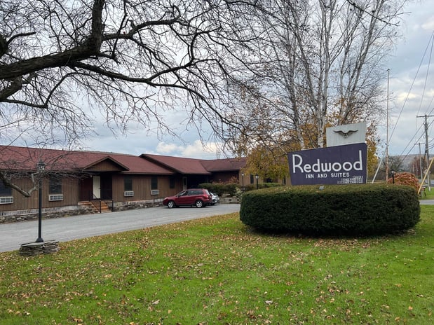 Images Redwood Inn & Suites