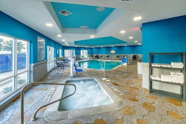 Images Hampton Inn & Suites Cleburne