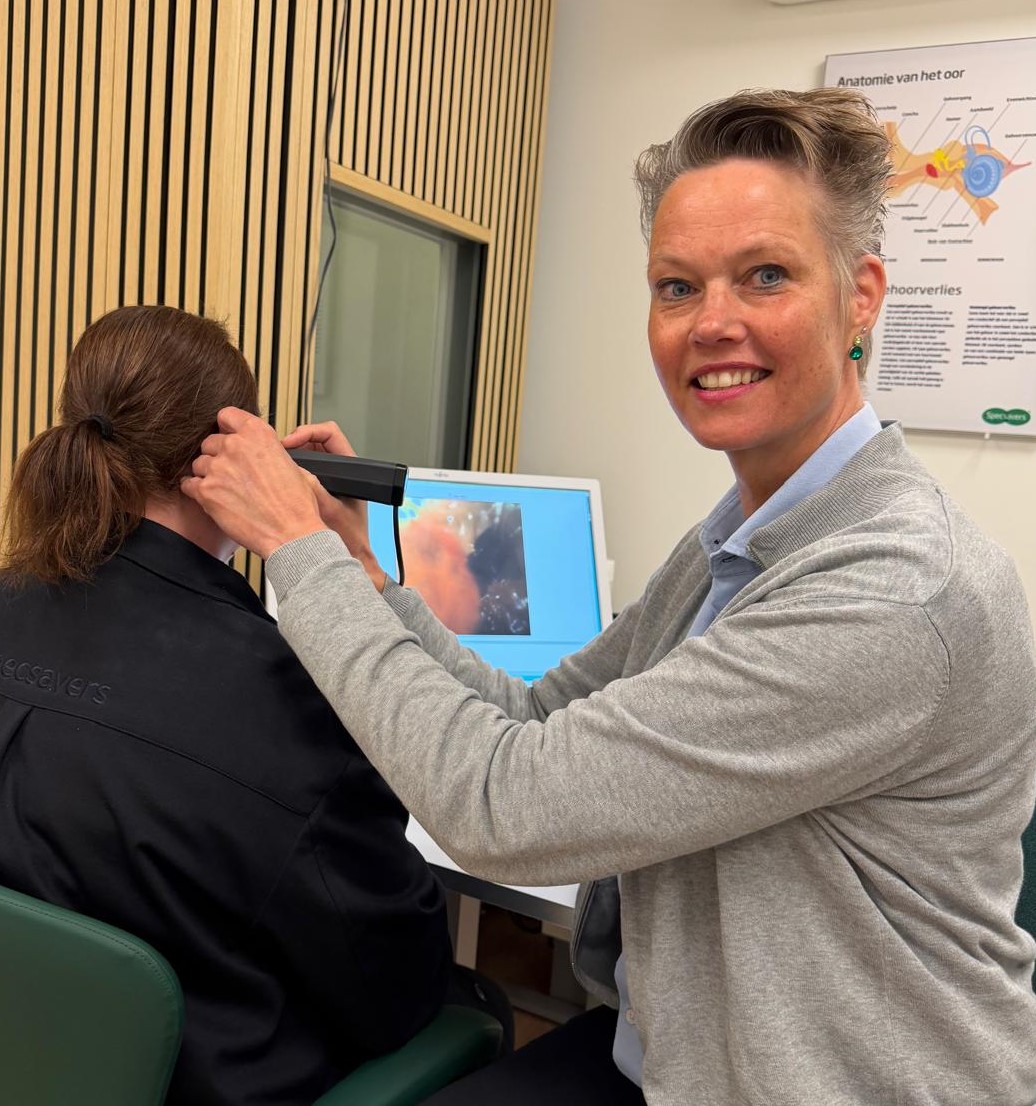 Karen Ket, Audicien en eigenaar in onze Dokkum winkel