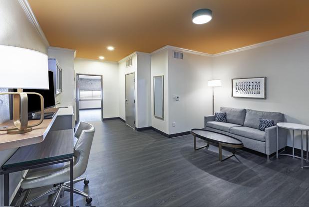 Images Holiday Inn & Suites McKinney - N Allen by IHG