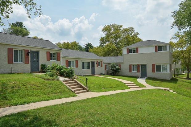 Images Greenville on 141 Apartments & Townhomes