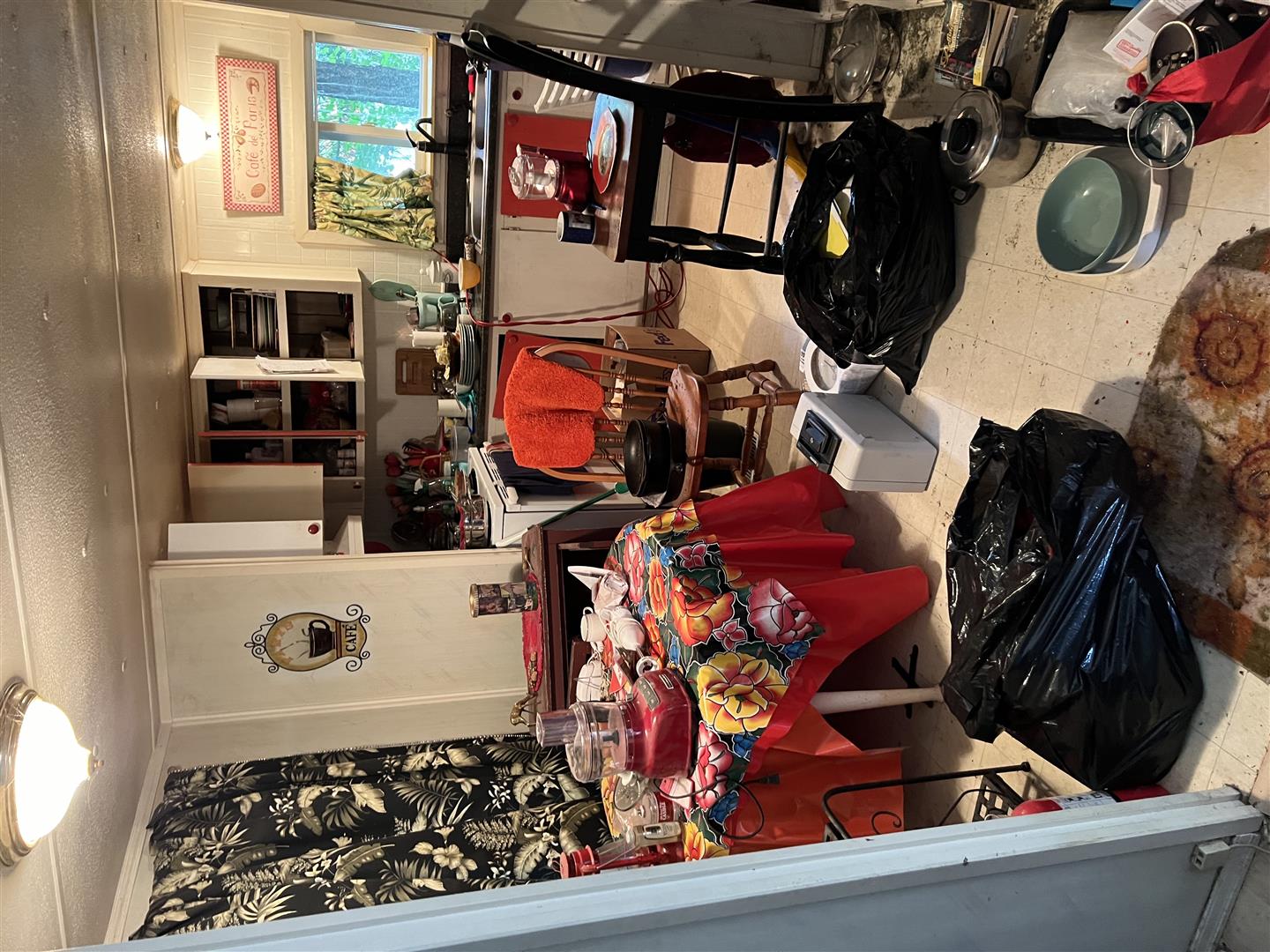 For your nearby moving needs, JD's MOVIN provides dedicated local moving services. Our team is familiar with the area and committed to delivering quick and reliable service. Let us make your local move seamless and stress-free.