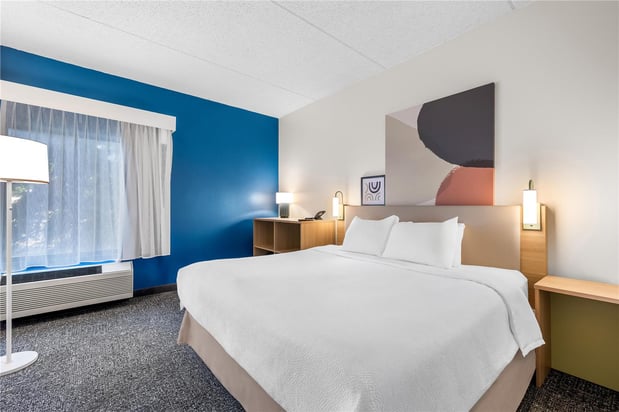 Images Spark by Hilton Green Bay