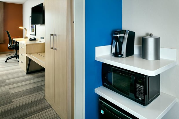 Images Holiday Inn Express & Suites Medford by IHG