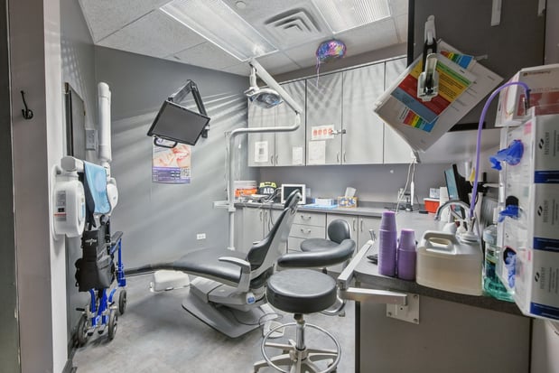 Images Thomas F. Brown, DDS