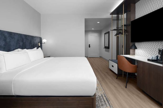 Images Hotel West & Main Conshohocken Philadelphia, Tapestry by Hilton