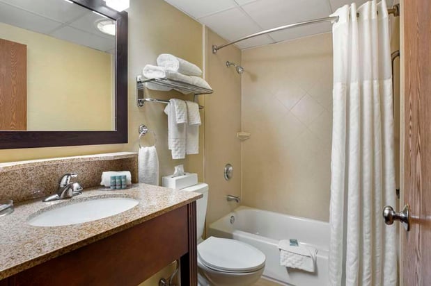 Images Best Western Plus The Inn at Sharon/Foxboro