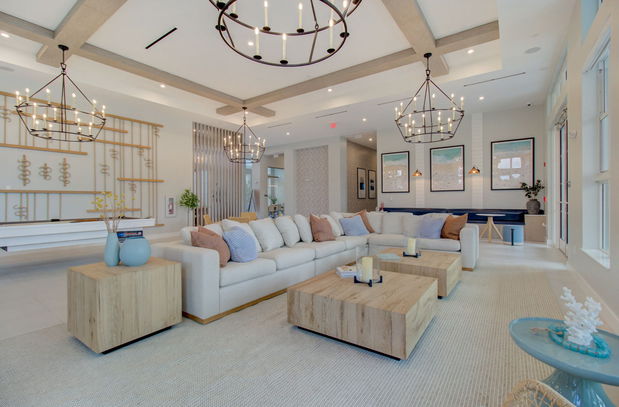 Images Everly Apartments