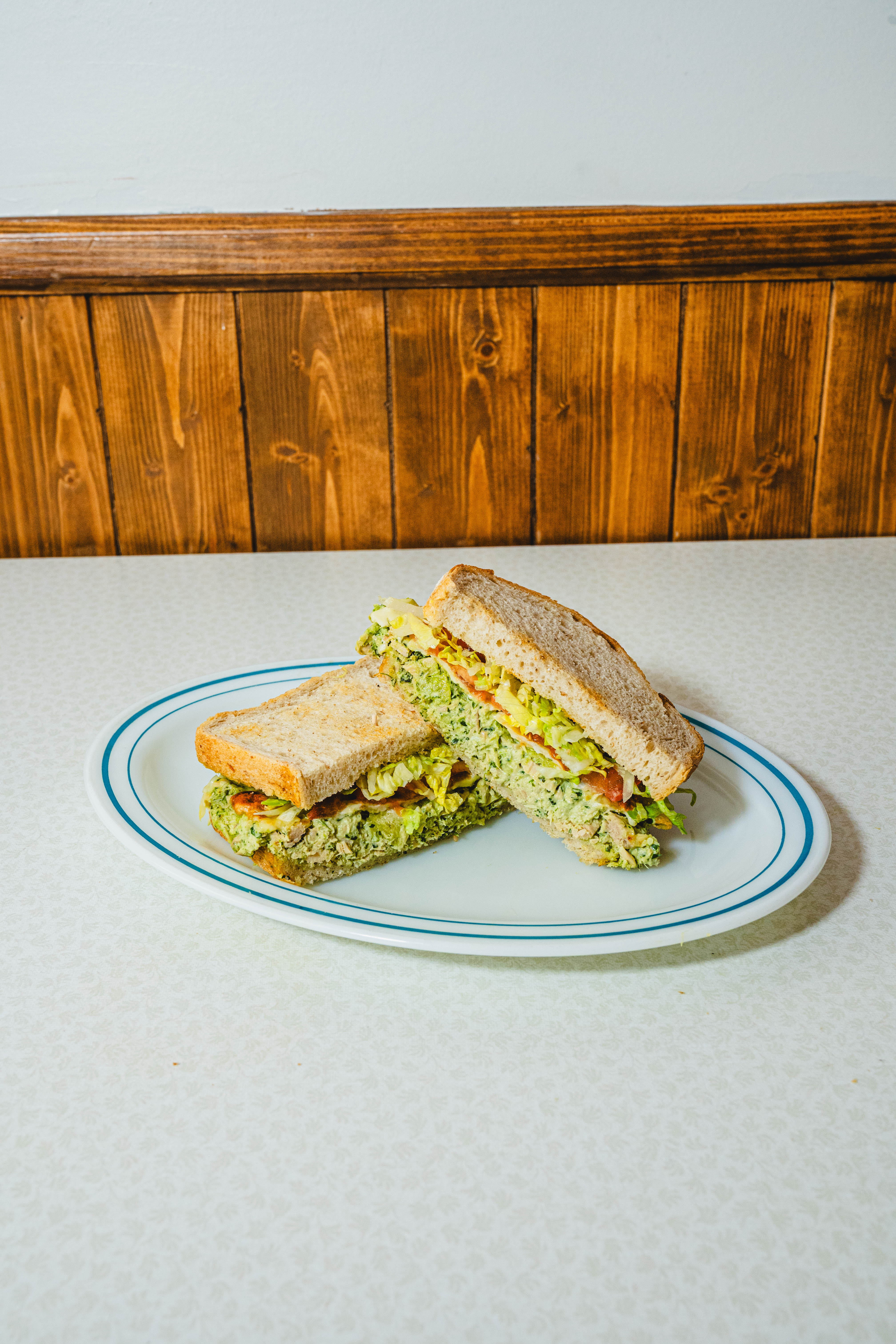 Green goddess tuna salad, crushed chips, tomato & shredded lettuce on sourdough. Can also be ordered on a choice of bagel.