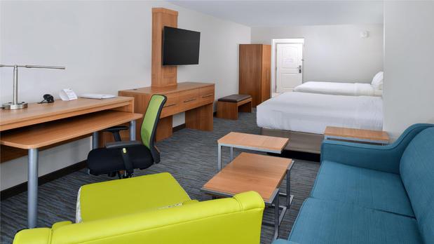 Images Holiday Inn Express & Suites Lexington - Hamburg Area by IHG
