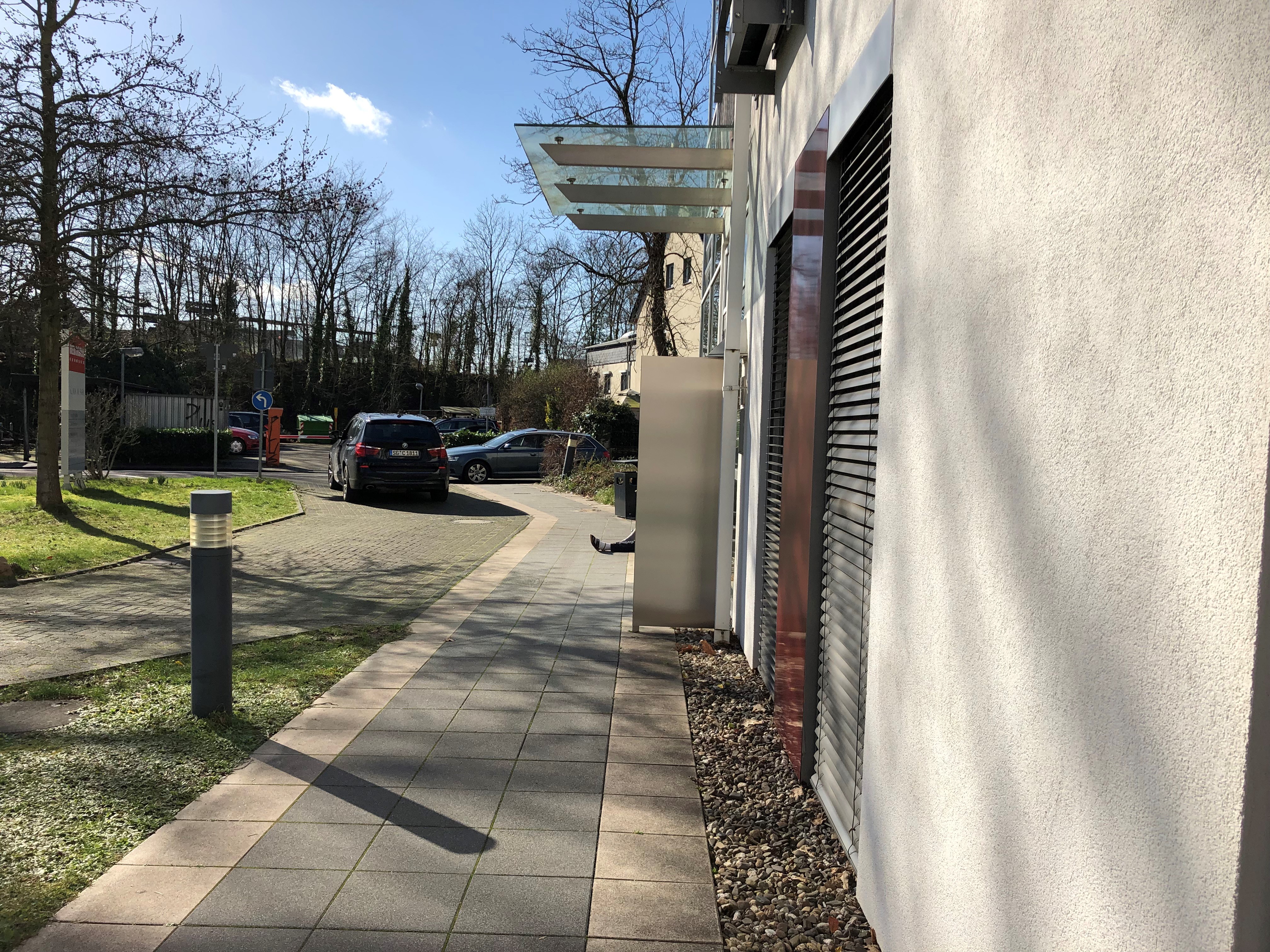 KIP Orthopädiehandel Sanitätshaus in Hilden - Außenansicht Haupteingang