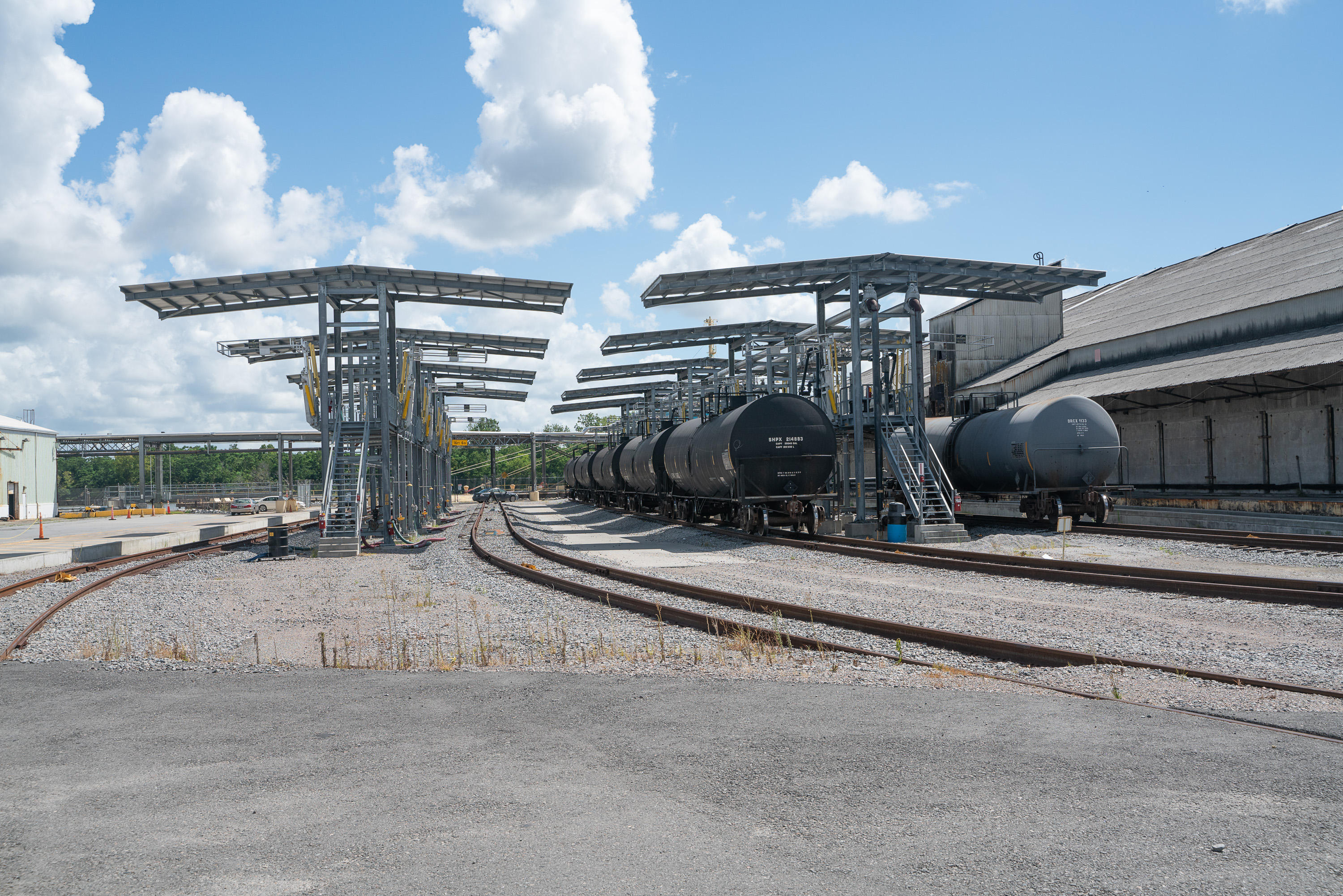 Railcars fueling at Colonial Oil Industries, Inc.
