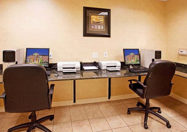 Images Holiday Inn Express & Suites Wichita Airport by IHG