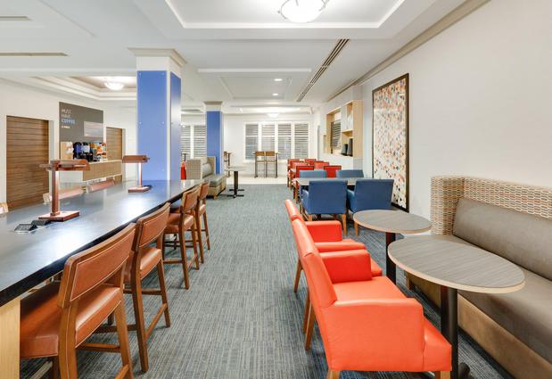 Images Holiday Inn Express & Suites Dublin, an IHG Hotel