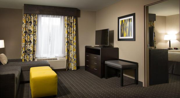 Images Holiday Inn Express & Suites Madison Central by IHG