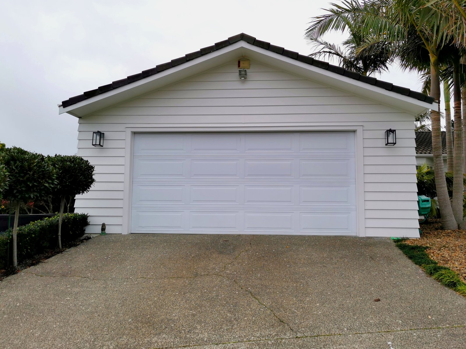 Leon Garage Doors Inc