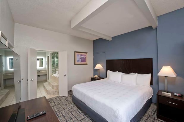 Images Best Western Plus Hotel & Conference Center
