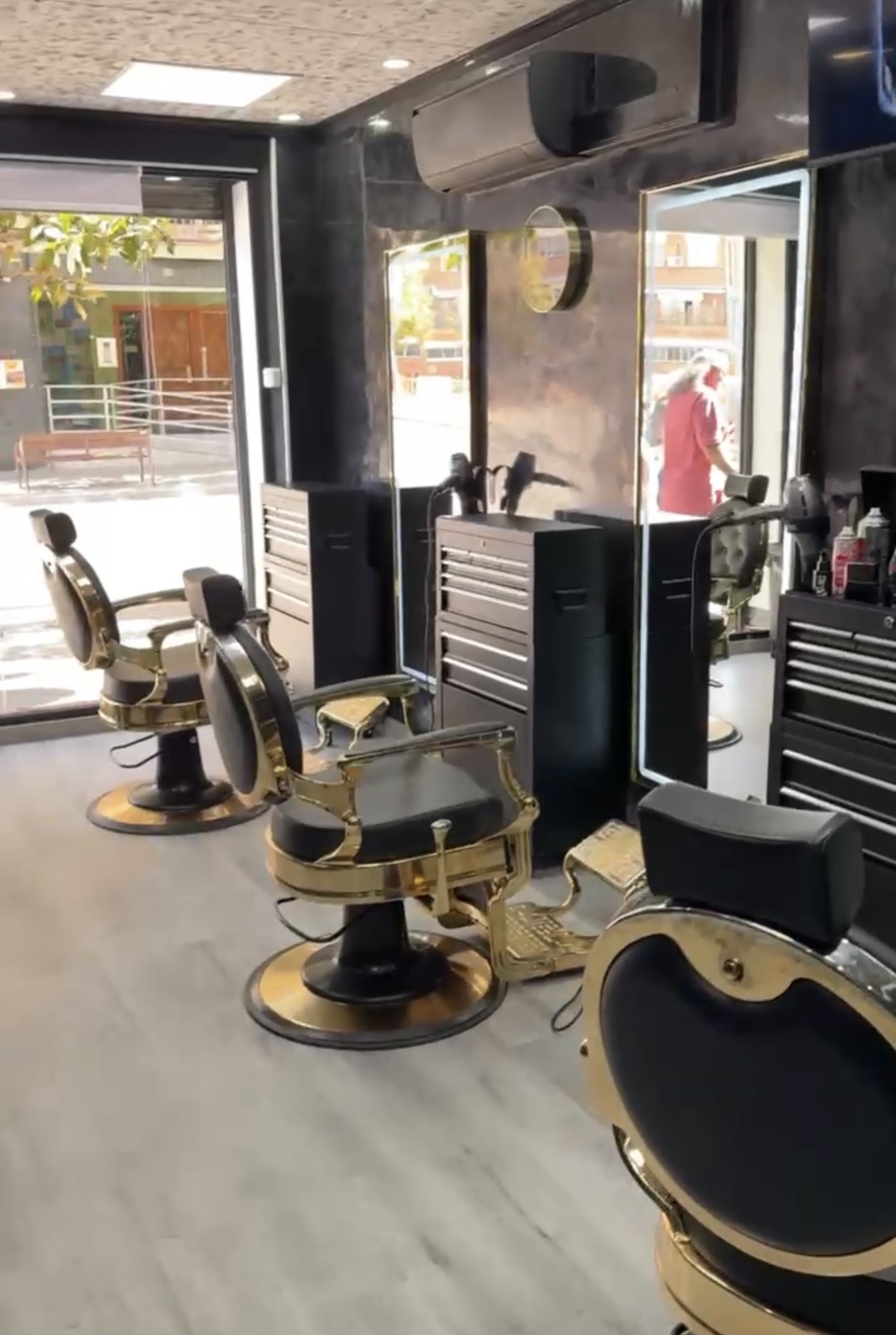 Images Hassan's Barbershop ⅠⅠ