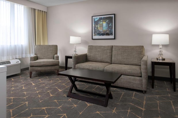Images Holiday Inn & Suites Marlborough by IHG