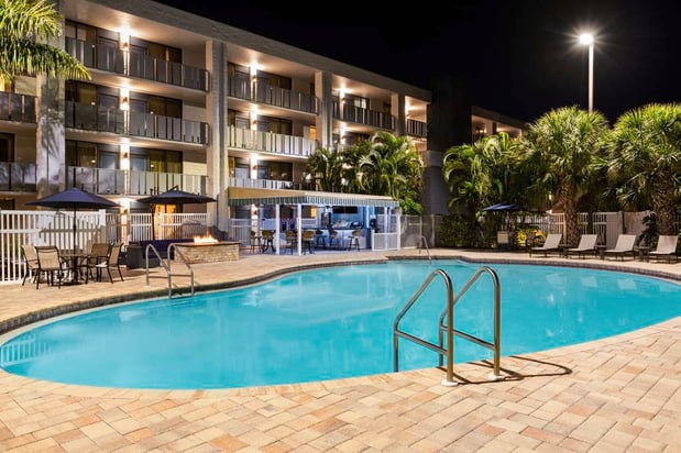 Images Spark by Hilton Sarasota Siesta Key Gateway