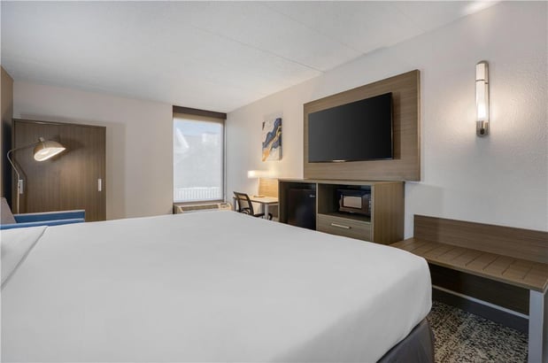 Images SureStay Plus by Best Western Chicago Lombard