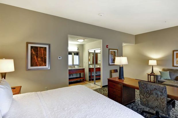 Images Hampton Inn & Suites New Hartford