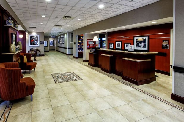 Images Hampton Inn & Suites Staten Island