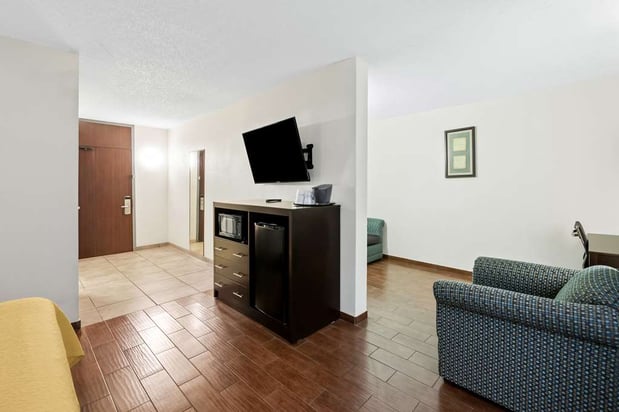 Images SureStay Plus by Best Western Lubbock Medical Center