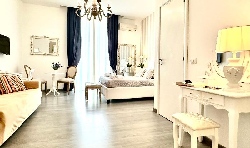 Palazzo Chiatamone Bed And Breakfast
