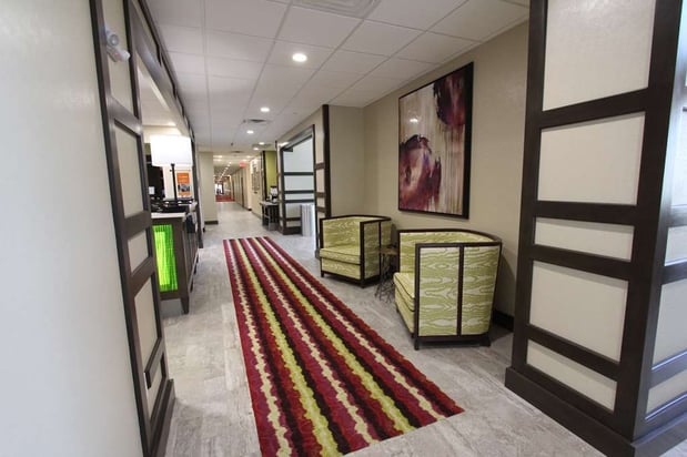 Images Hampton Inn & Suites Dallas Market Center