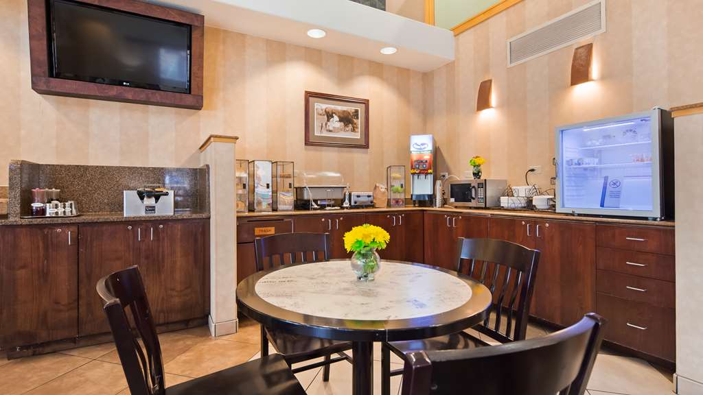 Breakfast area Best Western University Inn Fort Collins (970)484-2984