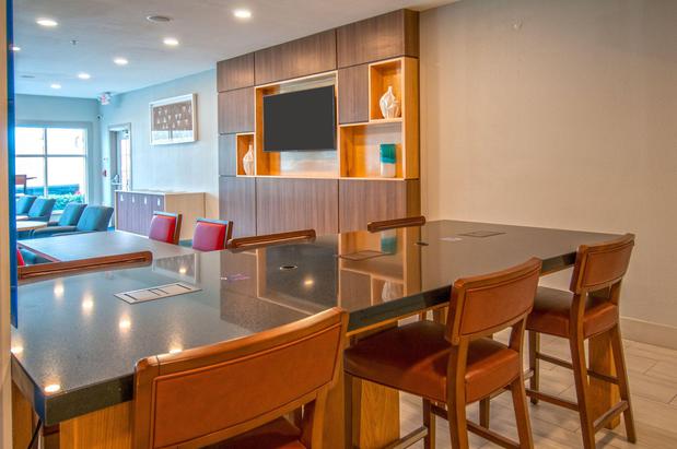 Images Holiday Inn Express & Suites Plano West - Frisco by IHG