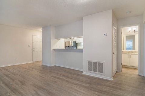 Dunwoody Village Apartment Homes Photo