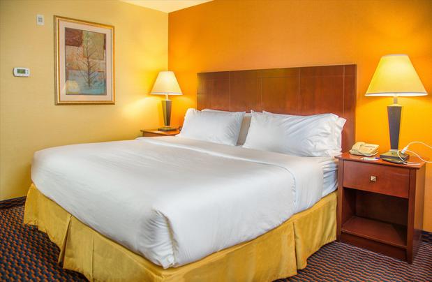 Images Holiday Inn Express & Suites Richland, an IHG Hotel
