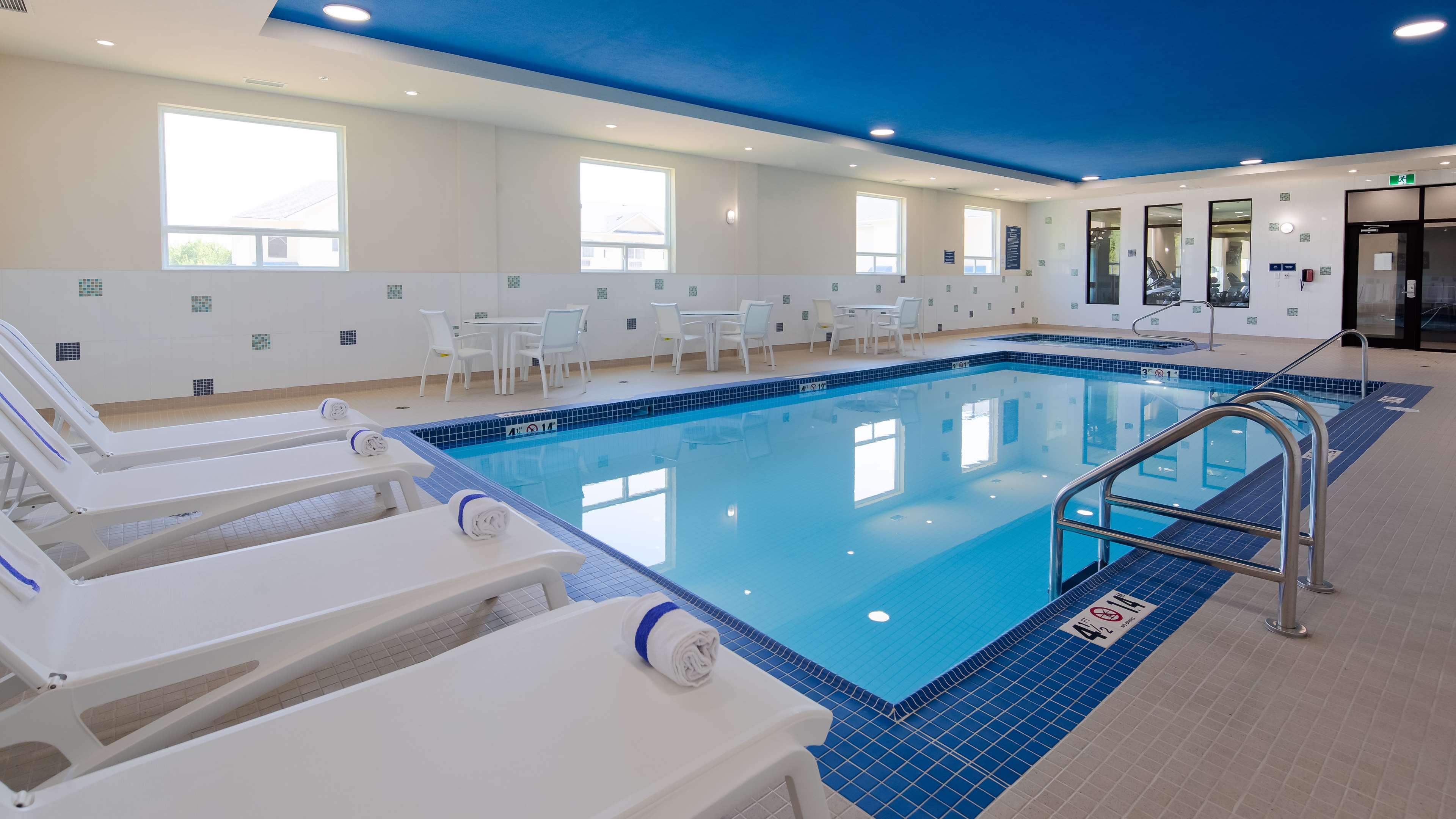 Indoor Pool Best Western Plus Hinton Inn & Suites Hinton (780)817-7000