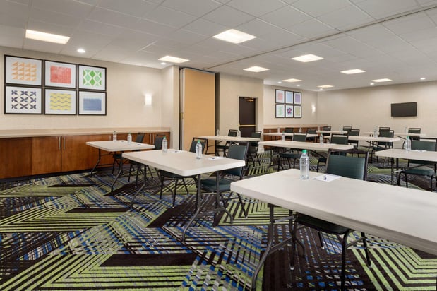 Images Holiday Inn Express & Suites Auburn - University Area by IHG