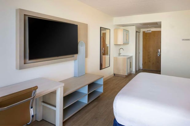 Images Hotel Dello Fort Lauderdale Airport, Tapestry Collection by Hilton
