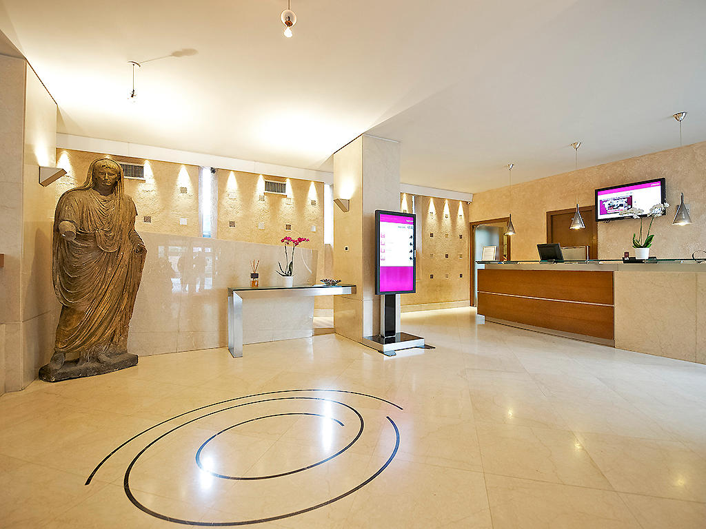 Images Mercure Roma Centro Colosseo
