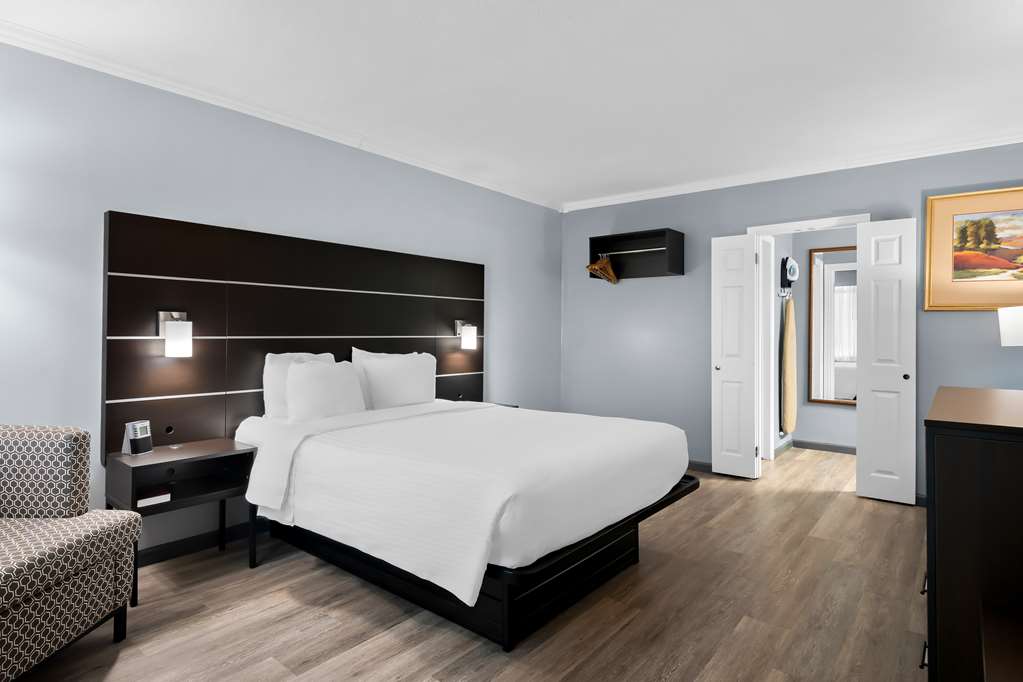 BW SureStay Plus Wilmington DE Queen