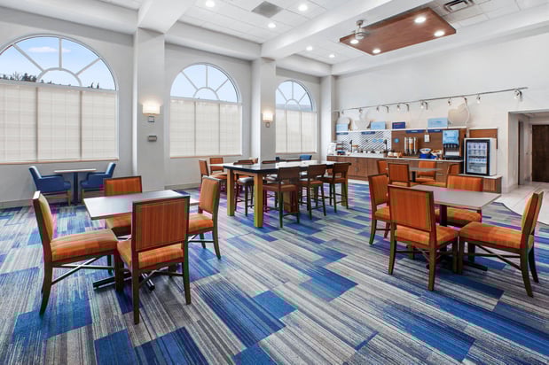 Images Holiday Inn Express & Suites Warrenton by IHG