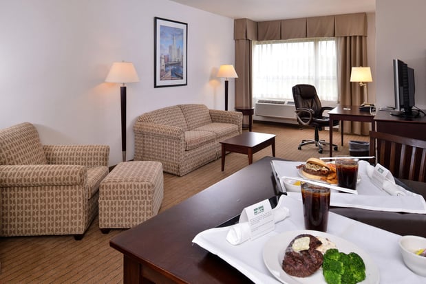 Images Holiday Inn Madison at the American Center by IHG