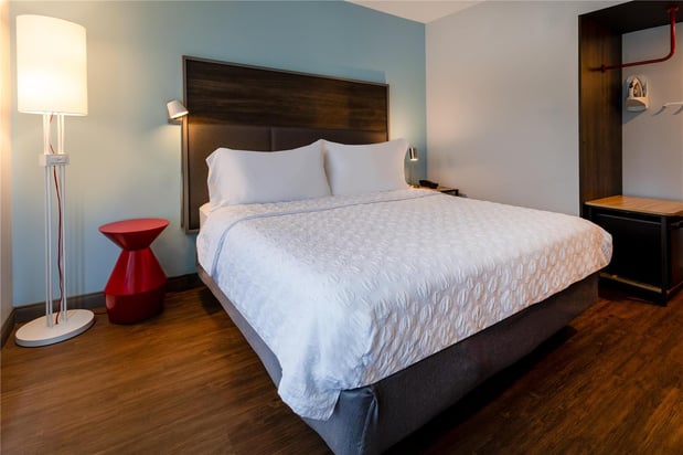 Images Tru by Hilton Commerce