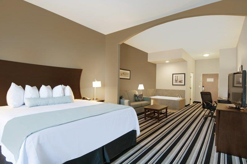 King Whirlpool Suite