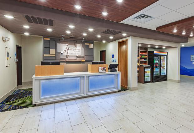 Images Holiday Inn Express & Suites Sealy, an IHG Hotel