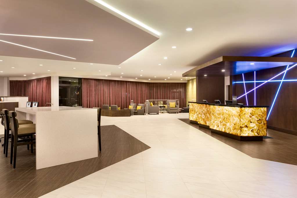 Reception DoubleTree by Hilton Hotel Toronto Airport West Mississauga (905)624-1144